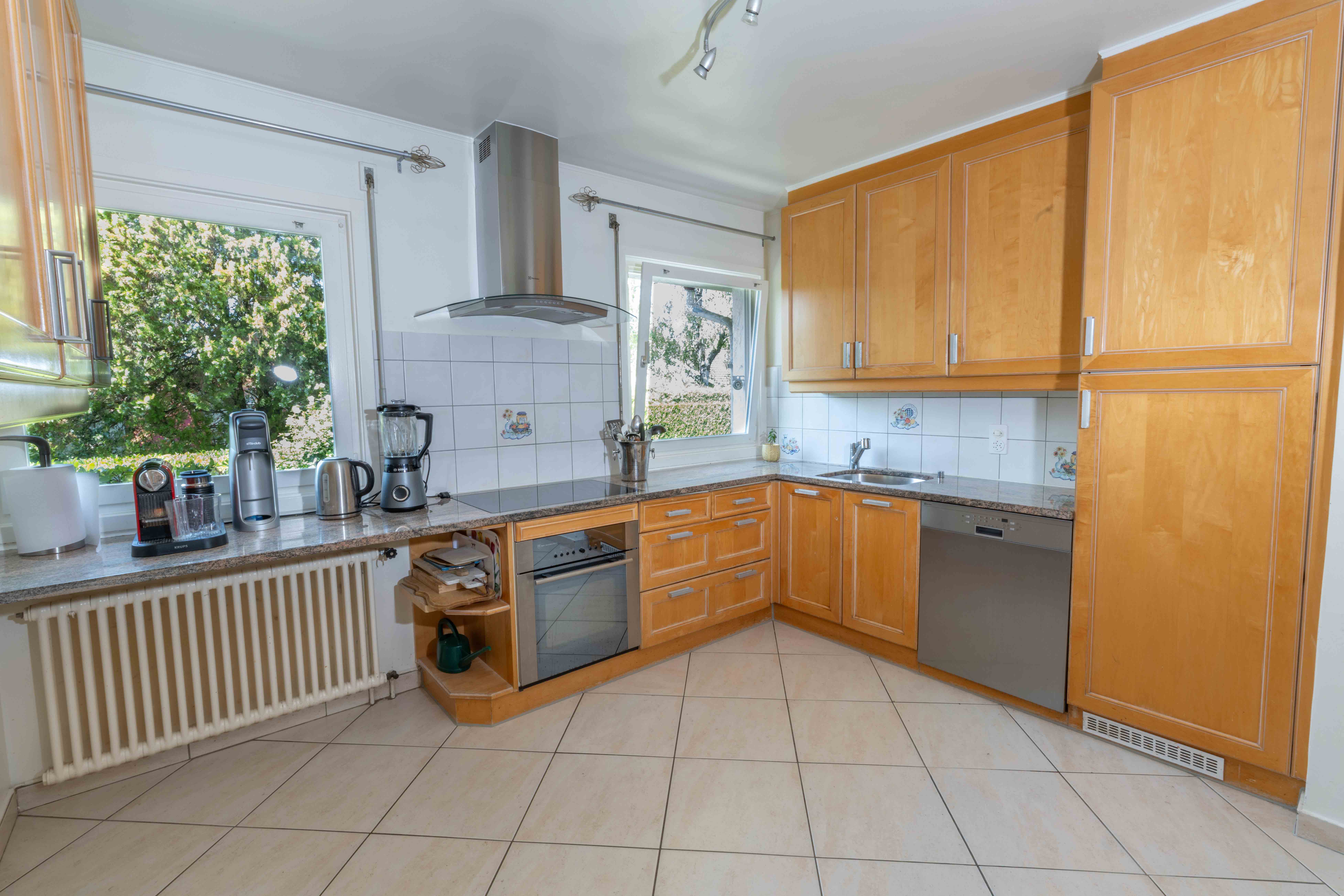 Kitchen angle 2